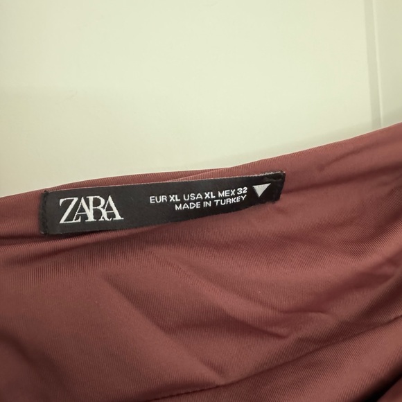 NEW ZARA maroon colored women’s one sleeve shoulder twist shirt top size XL - Picture 2 of 4